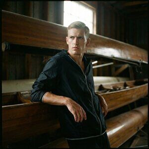 UNIQLO Japan 2009 Black Nylon Hooded Windbreaker Men’s Large Vintage Tech Prep